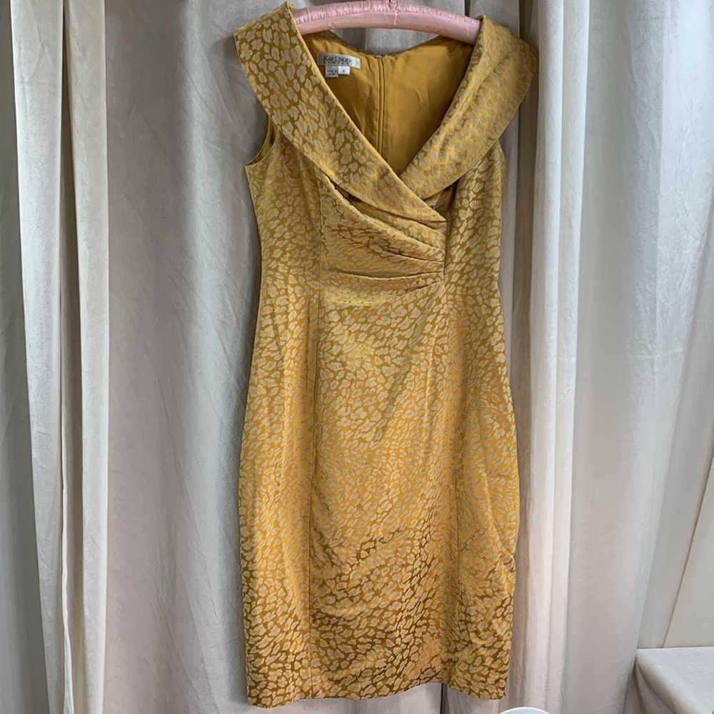 Kay Unger sz 8 Gold animal print Textured Dress zip up sleeveless cinched v-neck